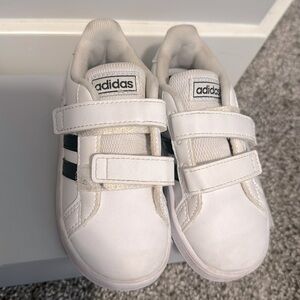 Kids Adidas Sneaker